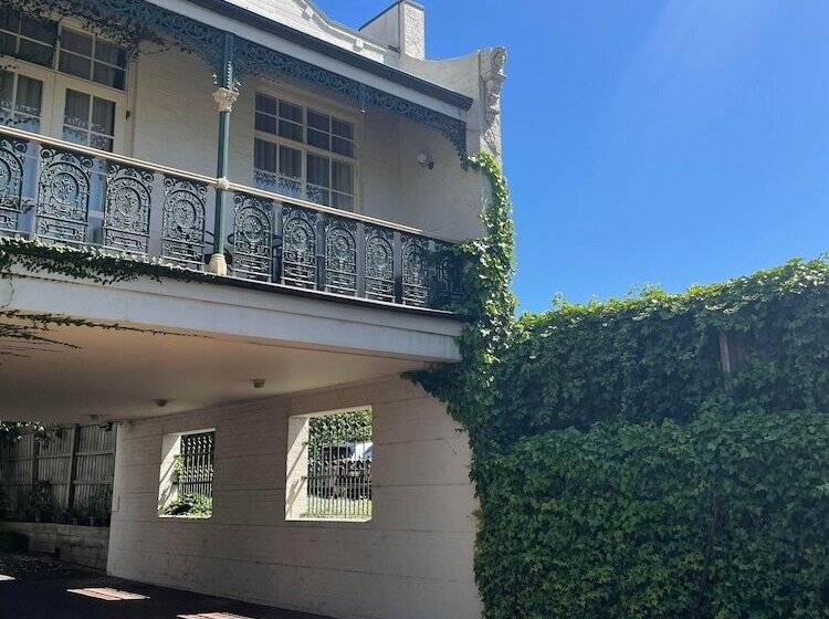 בית מלון כפרי Victoria House Motor Inn