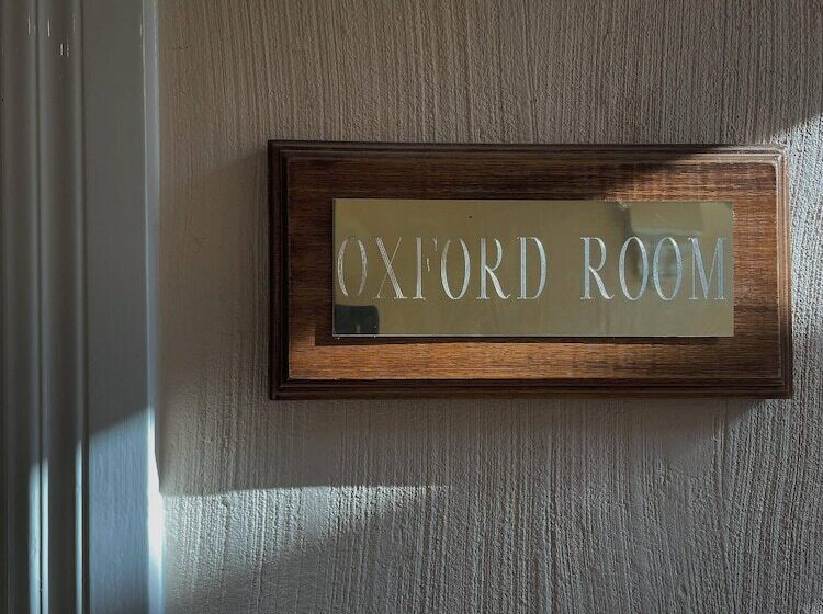 בית מלון כפרי Victoria House Motor Inn