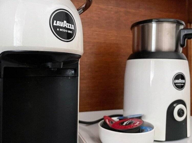 בית מלון כפרי Victoria House Motor Inn