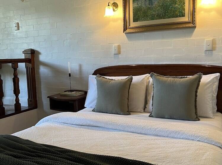 בית מלון כפרי Victoria House Motor Inn