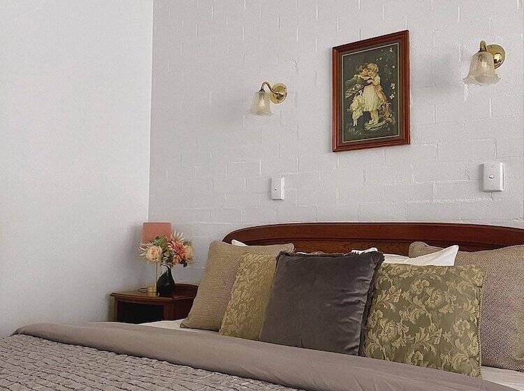 בית מלון כפרי Victoria House Motor Inn