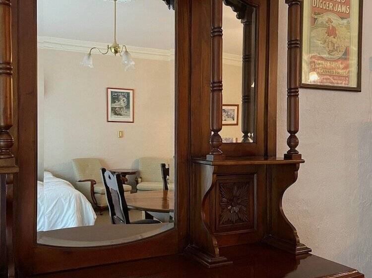 בית מלון כפרי Victoria House Motor Inn