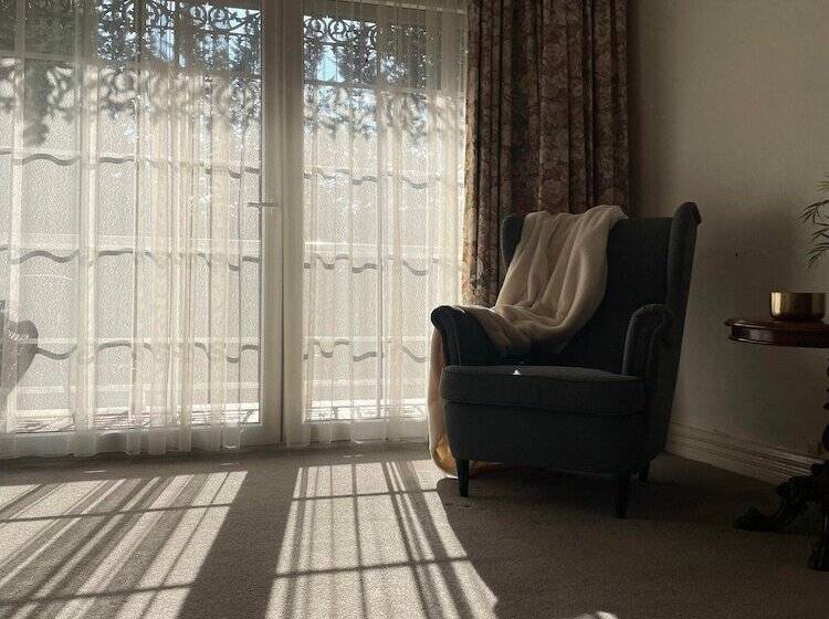 בית מלון כפרי Victoria House Motor Inn