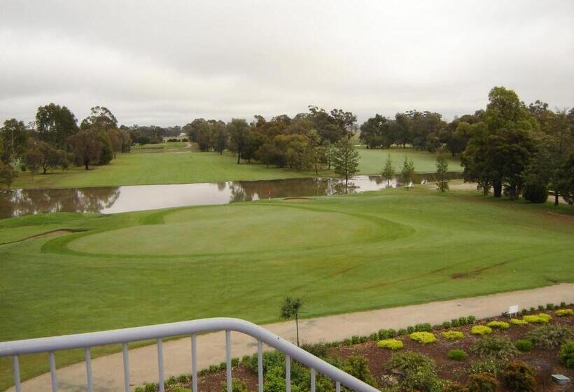 מוטל Rich River Golf Club