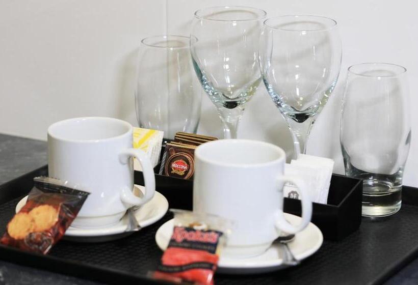 Top Of The Town Motel & Apartments