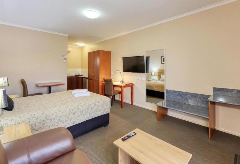 Top Of The Town Motel & Apartments