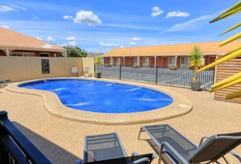 Top Of The Town Motel & Apartments