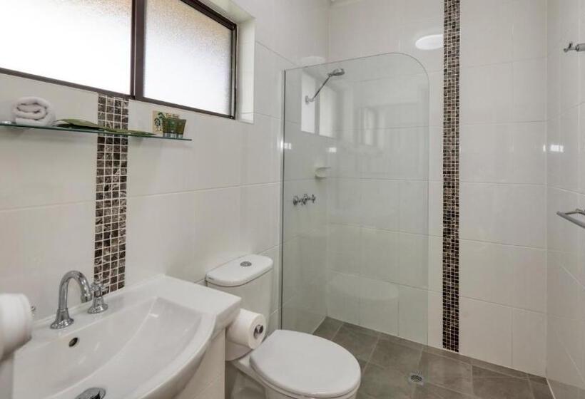 Top Of The Town Motel & Apartments