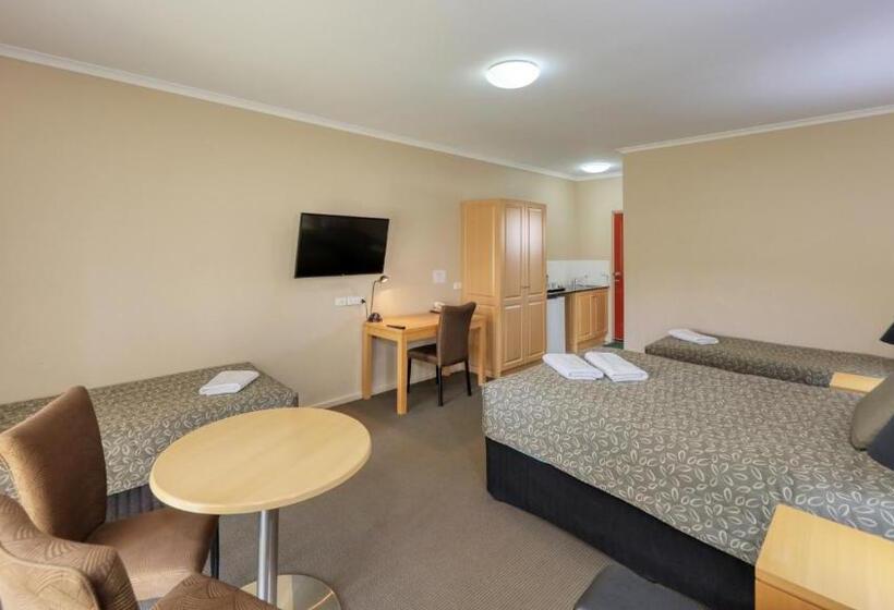 Top Of The Town Motel & Apartments