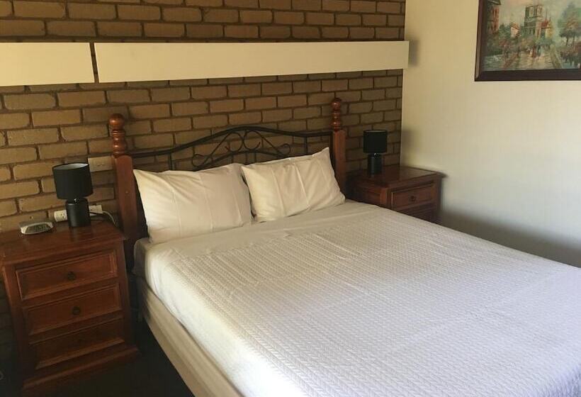 Shepparton Motor Inn Tudor House Motel