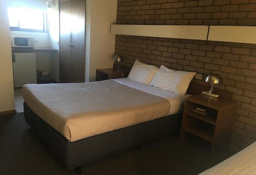 Shepparton Motor Inn Tudor House Motel