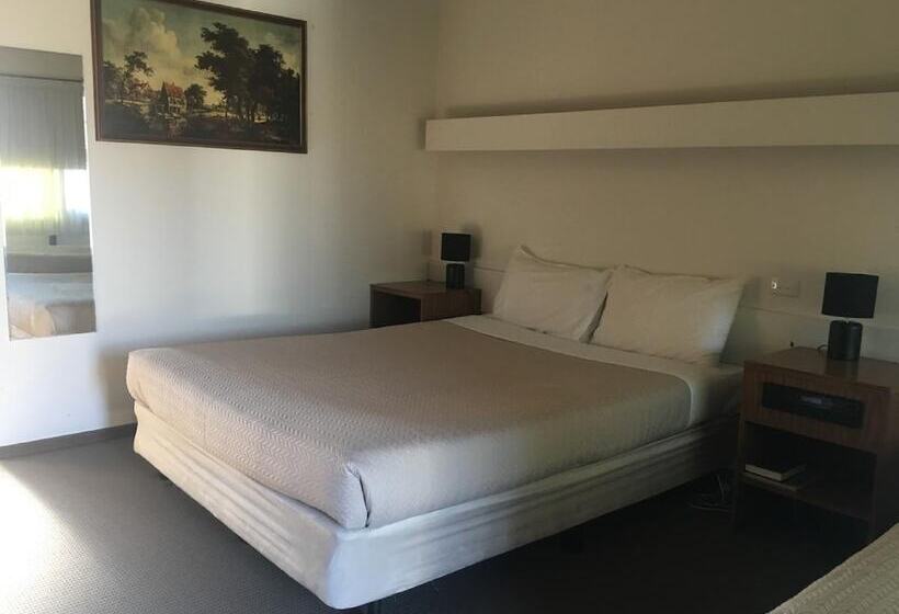 Shepparton Motor Inn Tudor House Motel