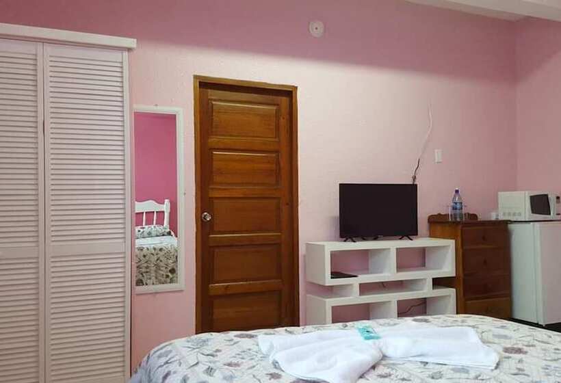 Anchorage Beach Resort Caye Caulker