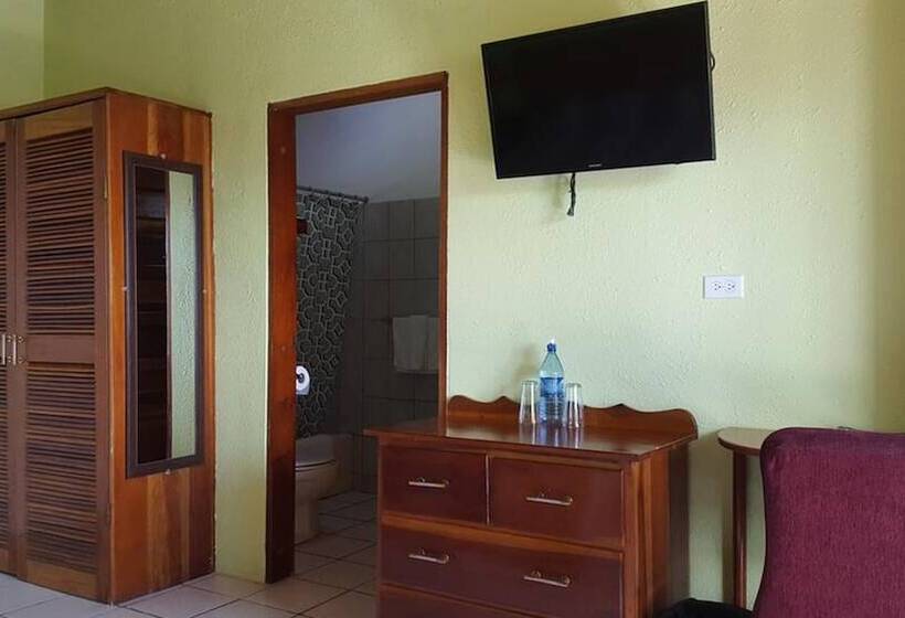 Anchorage Beach Resort Caye Caulker