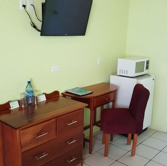 Anchorage Beach Resort Caye Caulker