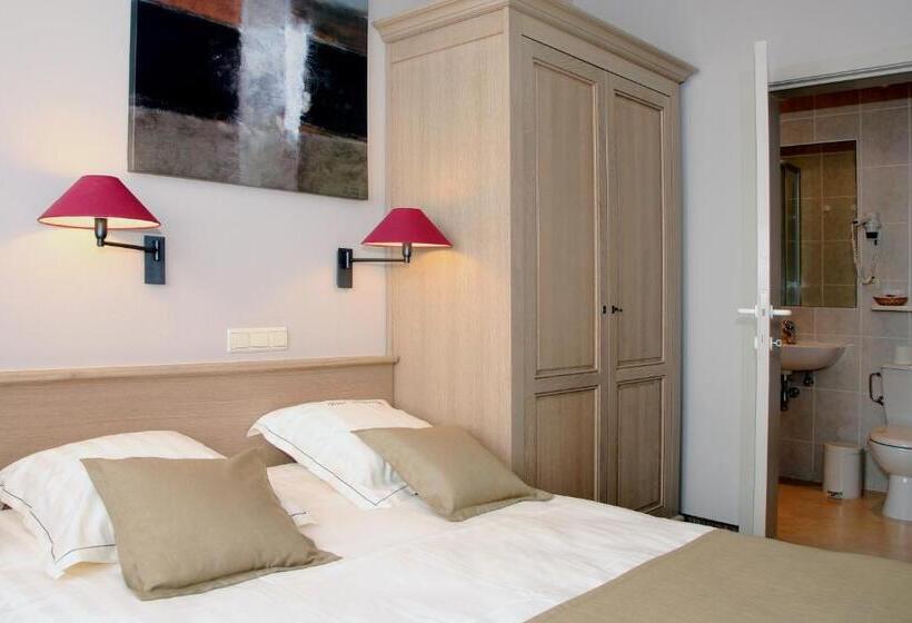 ホテル Ambassador