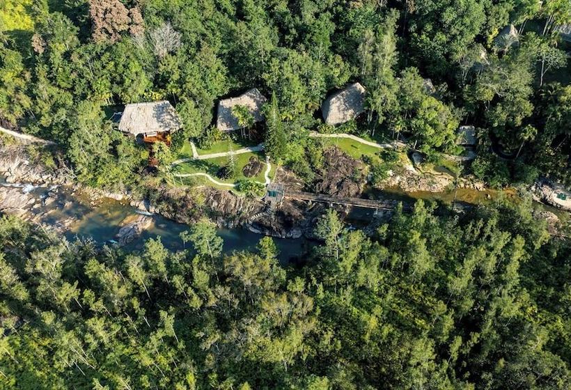 בית מלון כפרי Blancaneaux Lodge by Francis Ford Coppola