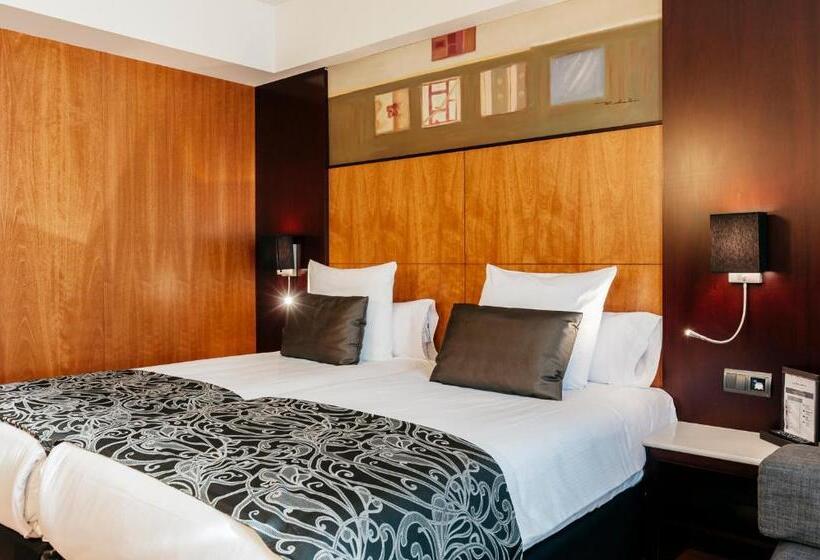 Отель Catalonia Brussels