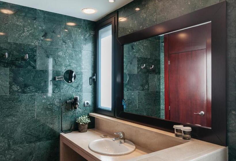 Отель Catalonia Brussels