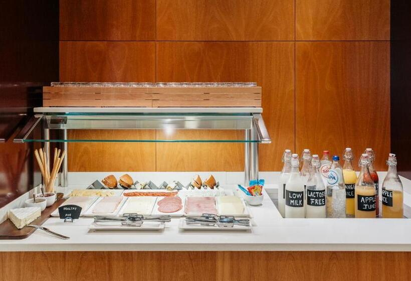 Отель Catalonia Brussels