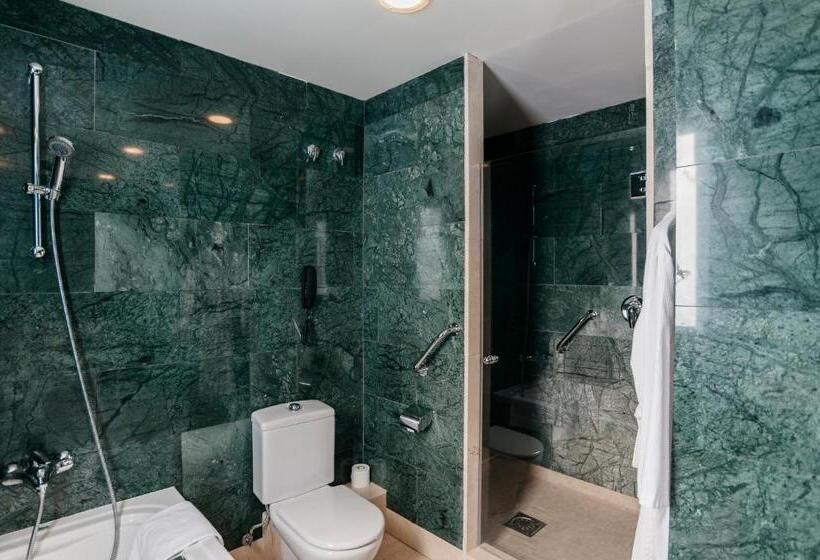 Отель Catalonia Brussels