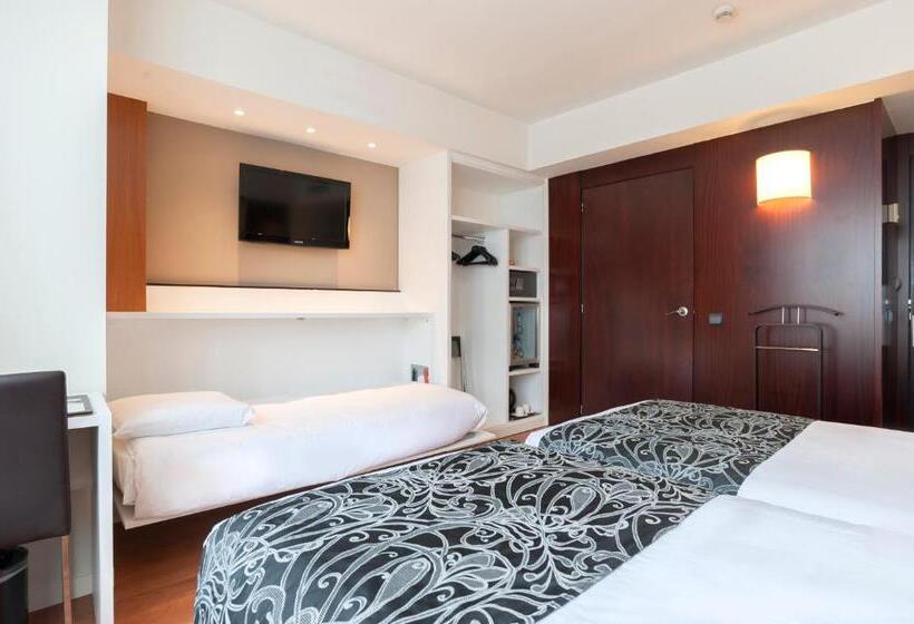 Отель Catalonia Brussels