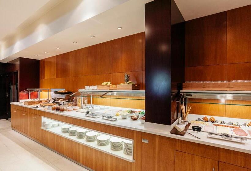 Отель Catalonia Brussels