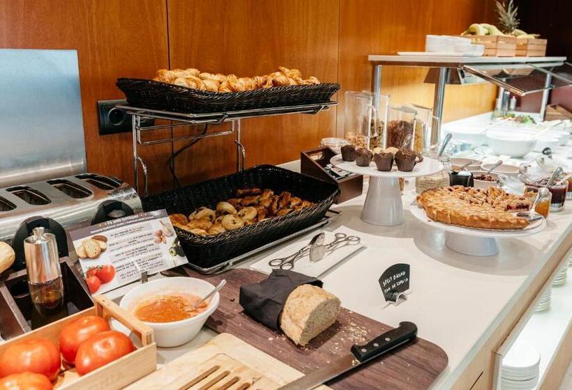 Отель Catalonia Brussels