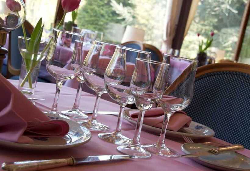 ホテル Logis Hostellerie De La Claire Fontaine