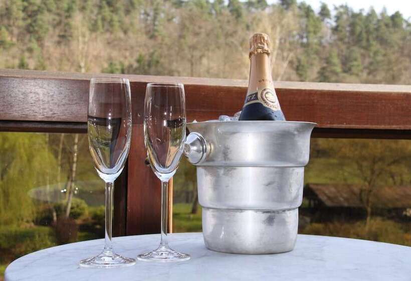 فندق Logis Hostellerie De La Claire Fontaine