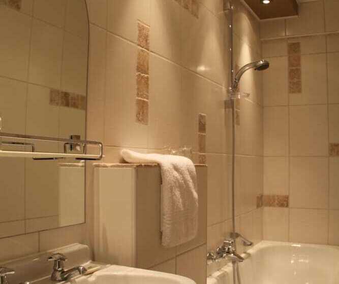 فندق Logis Hostellerie De La Claire Fontaine