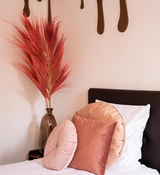 호텔 The Chocolate Suites