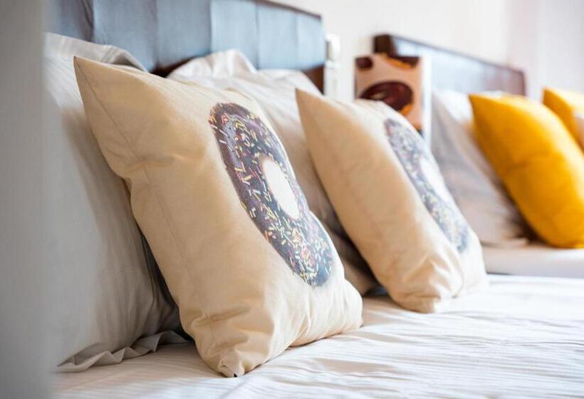 호텔 The Chocolate Suites