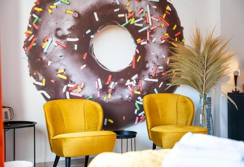 호텔 The Chocolate Suites