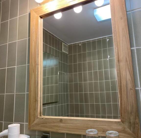 Отель The New Fox