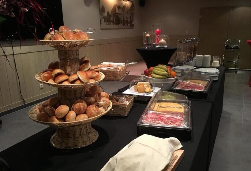 Отель The New Fox