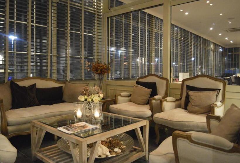 Отель The New Fox