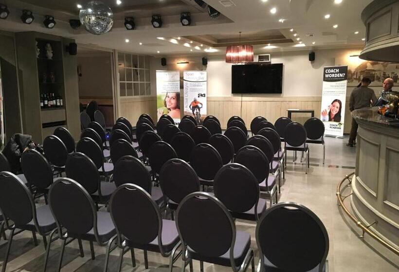 Отель The New Fox