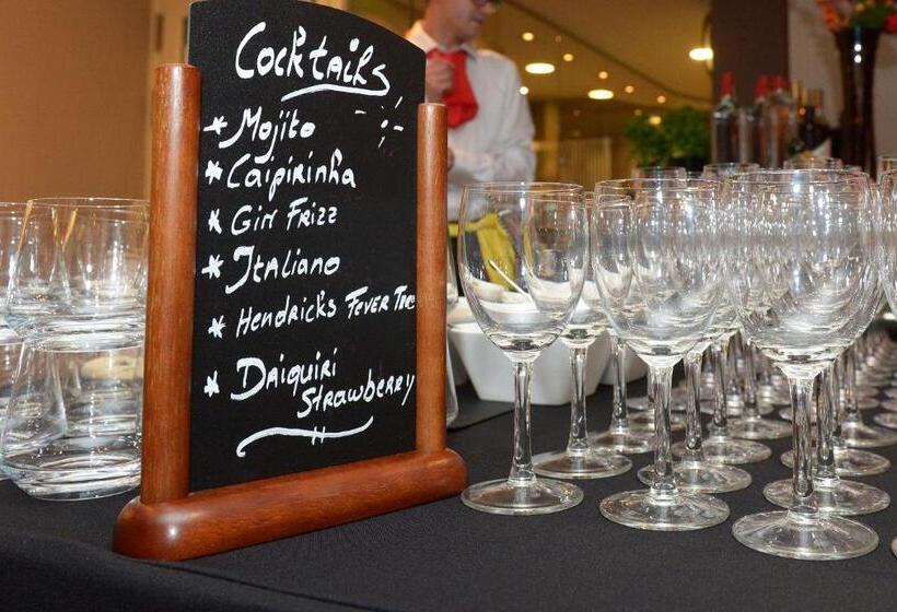 Отель The New Fox