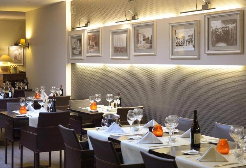 Отель The New Fox