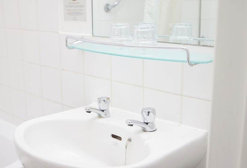 Bell Hotel & Inn By Greene King Inns