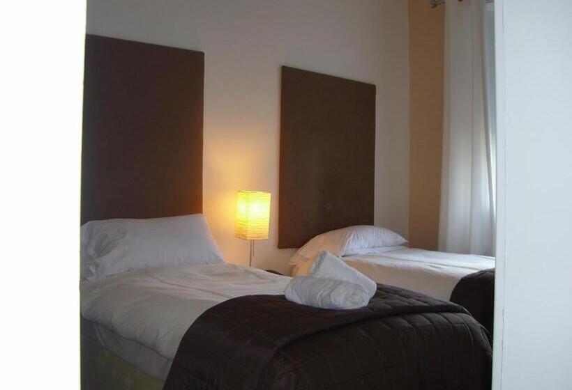 בית מלון כפרי Annandale Arms