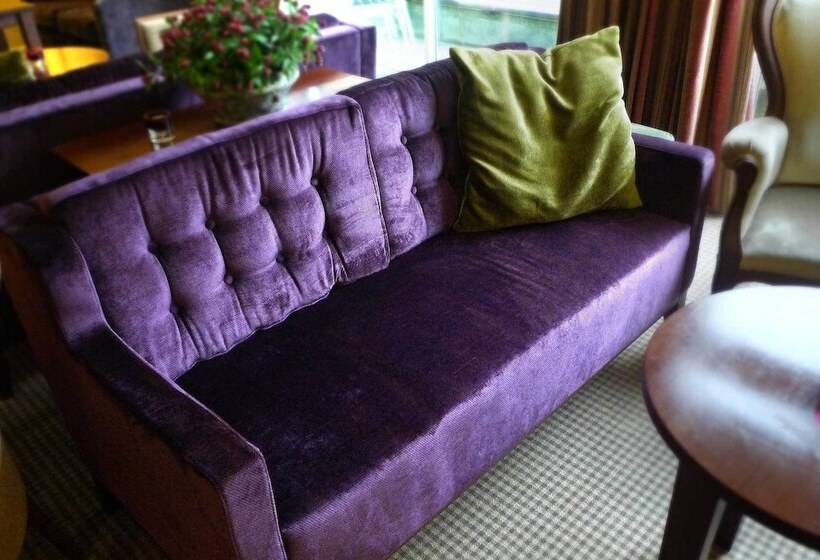 Отель Ascot House