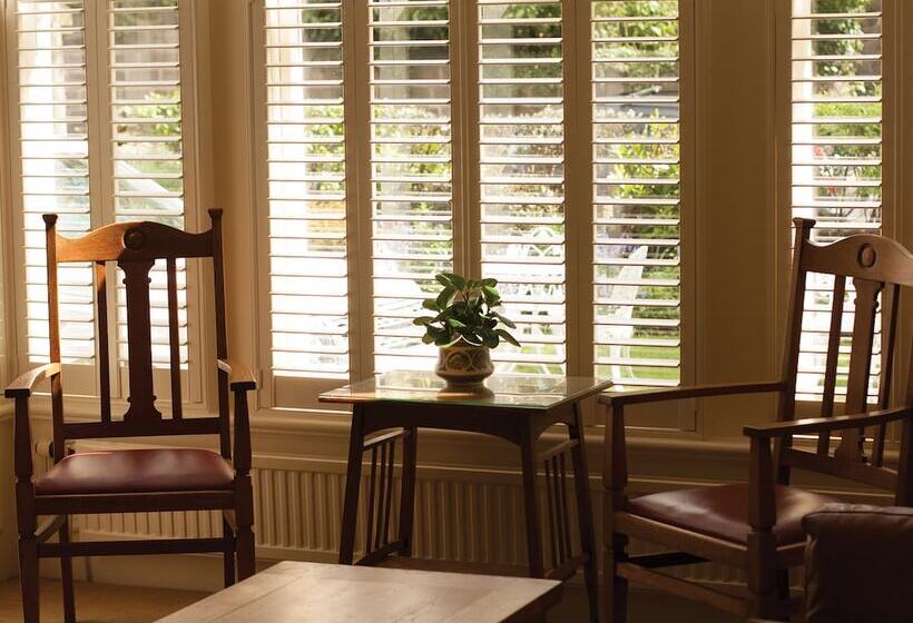 Отель Ascot House