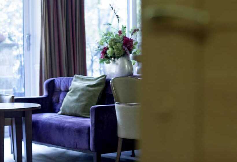 Отель Ascot House