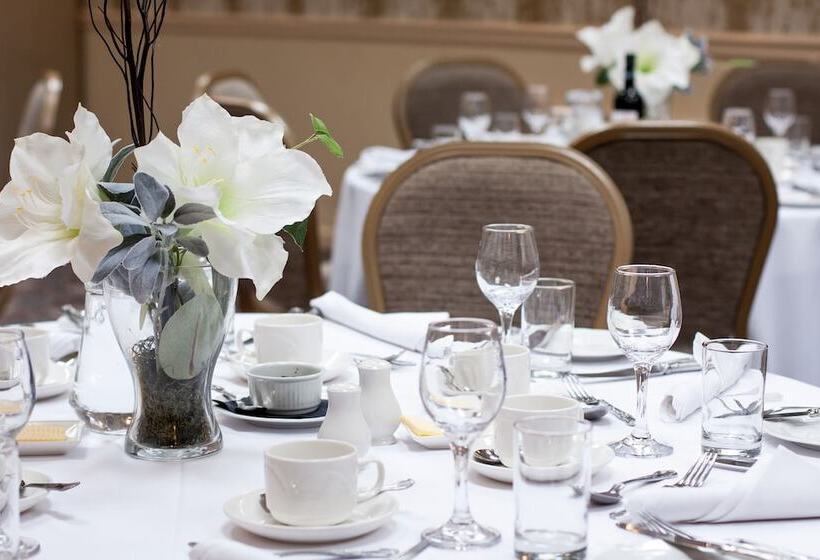 Отель Ascot House