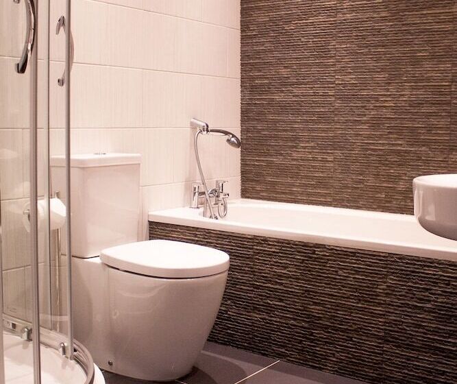 Отель Ascot House