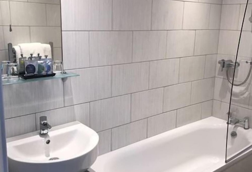 Отель Ascot House