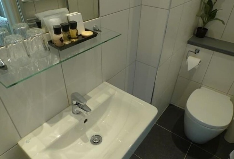 Отель Ascot House