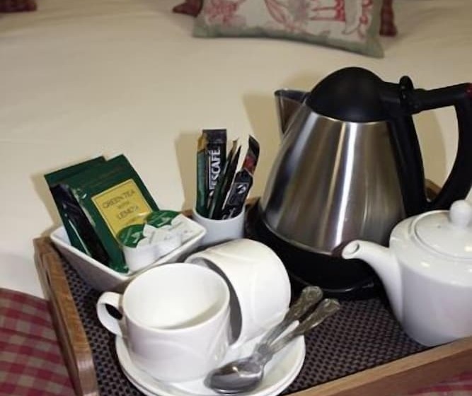 Отель Ascot House